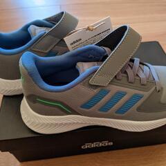 定価4400円　新品未使用アディダスadidas　スニーカー　19.5cmの画像