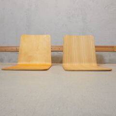 稀少な無印良品(MUJI)のタモ材とバーチ材を使用した曲木 座椅子 2脚セットです。プライウッドのナチュラル感とレトロな雰囲気は和室はもちろん洋リビングなどにもおススメのローチェアです。DJ524の画像