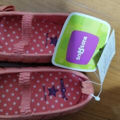 値下げ 新品 トイザらス リボンつきシューズ ２足セットの画像