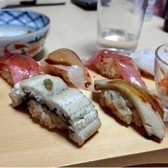 看板のない鮨バル