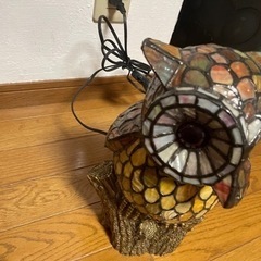 フクロウのライト ステンドグラスの画像