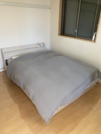 ダブルベッド フレームのみ