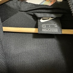 最終値下げ！美品カタカナ、ナイキ、ナイロンパーカーの画像