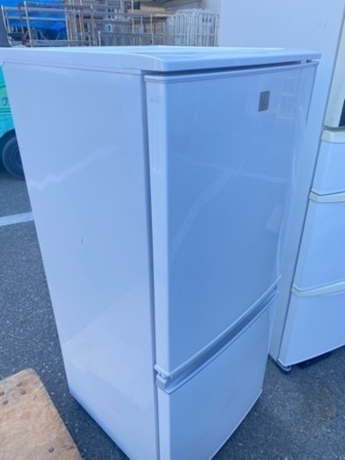 福岡市内配送無料　SHARP/シャープ/冷凍冷蔵庫/SJ-14E4-KW/137L/冷凍46L/冷蔵91L/つけかえどっちもドア/
