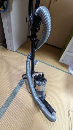 【お話し中】【値下げ】東芝　コード式サイクロンクリーナー　トルネオ