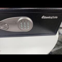 定価2万円以上 11/14(火)午前中のみ引き取りのため大幅値下げ　家庭用金庫の画像