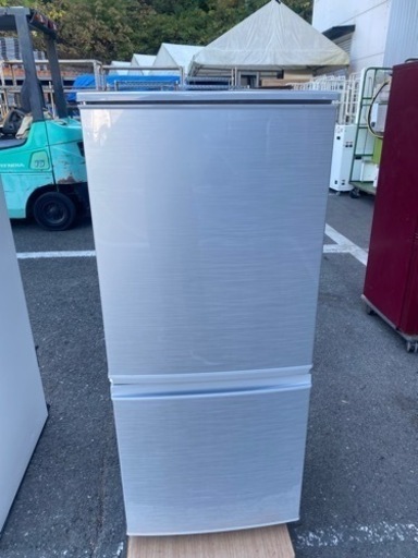 福岡市内配送無料　シャープ SHARP SJ-D14C-S [小型 冷蔵庫 137Ｌ つけかえどっちもドア シルバー]