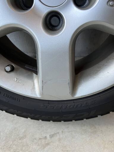 VW ポロ ピレリスタッドレス185/60R15 ＋ アルミ15X6.5J 4本 (交渉中)