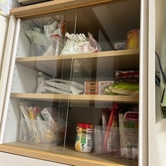 カントリー　食器棚の画像