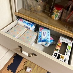 カントリー　食器棚の画像