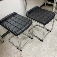 椅子２つの画像