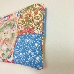 ハンドメイド　パッチdeポーチ　ビションフリーゼとうさぎさん　パッチワーク　ポーチ　フラットポーチ　動物　花柄の画像