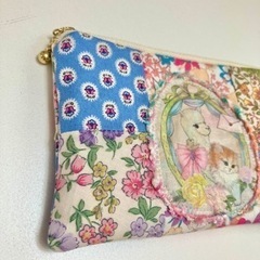ハンドメイド　パッチdeポーチ　ビションフリーゼとうさぎさん　パッチワーク　ポーチ　フラットポーチ　動物　花柄の画像