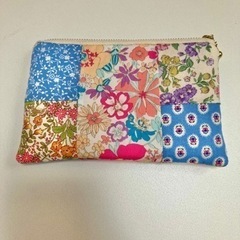 ハンドメイド　パッチdeポーチ　ビションフリーゼとうさぎさん　パッチワーク　ポーチ　フラットポーチ　動物　花柄の画像