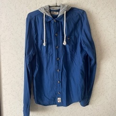 hollister メンズシャツ　フード付き
