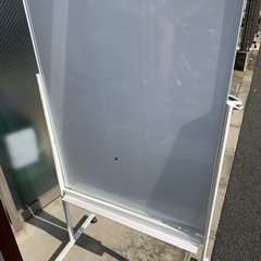 ローラー付きホワイトボードの画像