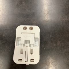 コンセント変換プラグ 旅行用電源変換プラグ 全世界対応 2USB-Aポート 1ACコンセント　リサイクルショップ宮崎屋　佐土原店　25.7.29Fの画像