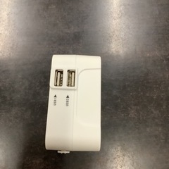 コンセント変換プラグ 旅行用電源変換プラグ 全世界対応 2USB-Aポート 1ACコンセント　リサイクルショップ宮崎屋　佐土原店　25.7.29Fの画像
