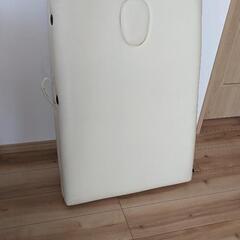 折り畳みマッサージベッド(新品未使用)の画像