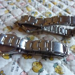 お下げ致しました！ソーラ稼働の女性用腕時計！2点セットのお譲りです。2点共SOLAR稼働中です。の画像