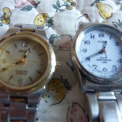 お下げ致しました！ソーラ稼働の女性用腕時計！2点セットのお譲りです。2点共SOLAR稼働中です。の画像