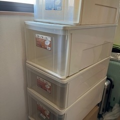 衣装ケース4つの画像