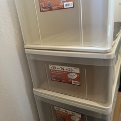 衣装ケース4つの画像