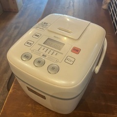 ほぼ未使用　3号炊き　綺麗な炊飯器