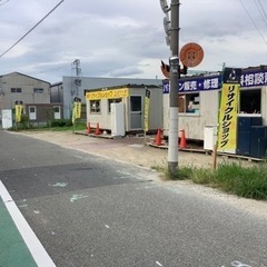 生活雑貨やカバン、家電などの商品の画像を撮影して棚に梱包して整理...