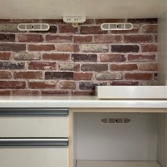 白い食器棚 /カップボード　コンセント4個口の画像