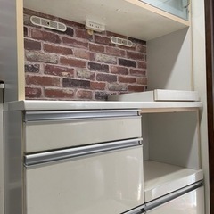 白い食器棚 /カップボード　コンセント4個口の画像