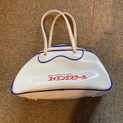 ヒーロースイミングスクールバッグ、水着の画像