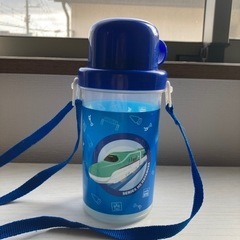 新幹線柄プラレールの水筒の画像
