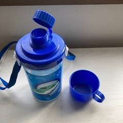 新幹線柄プラレールの水筒の画像