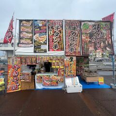 【日払い可】1日からでもOK！　期間→11月23日(木)～12月25日(月)　給与→①日給12,000円　②時給1,200円(6時間以上)　まかない付き！　内容→レジ、フード提供、調理補助の画像