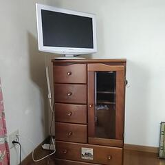 ガラス扉付きキャビネット