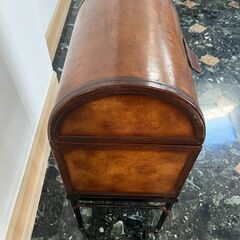 アンティーク調 宝箱のインテリア　ヴィンテージ家具　インテリア収納　バー　ラウンジ　カフェ　小道具　舞台の画像