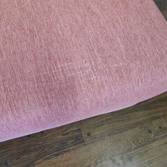 カウチ型布張りソファー　ピンク色『中古、色褪せ、小傷あり』の画像