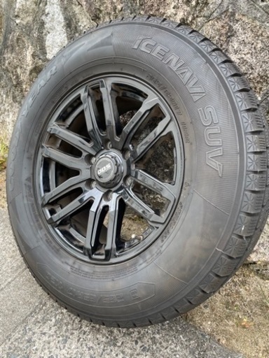 ハイラックス　スタッドレスタイヤ　265/65R17 ホイール4本セット　ナット付き