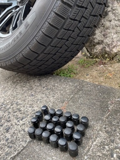 ハイラックス　スタッドレスタイヤ　265/65R17 ホイール4本セット　ナット付き