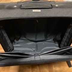 【年末まで】キャスターバッグ　アラミス　スーツケースの画像