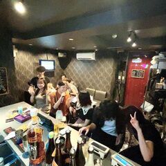 🍸20代,30代中心のBARでのスタッフの募集!!【週１勤務から可能(金、土)】BAR・カラオケ・ゲーム好きにおすすめの画像