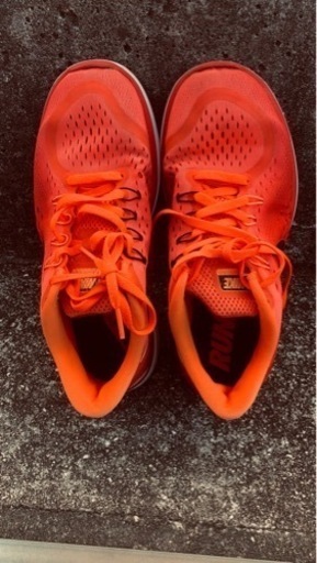 ナイキ(NIKE)メンズ  ランニングシューズ　赤色