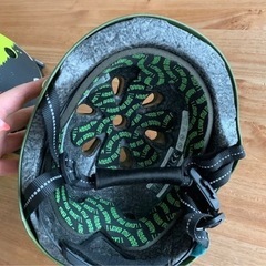 ナットケース　こどもヘルメット　自転車ヘルメット　廃盤カラー　恐竜デザインの画像