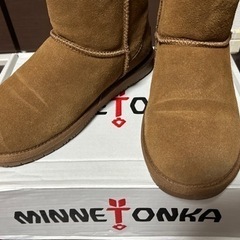 ミネトンカ　ムートンブーツの画像