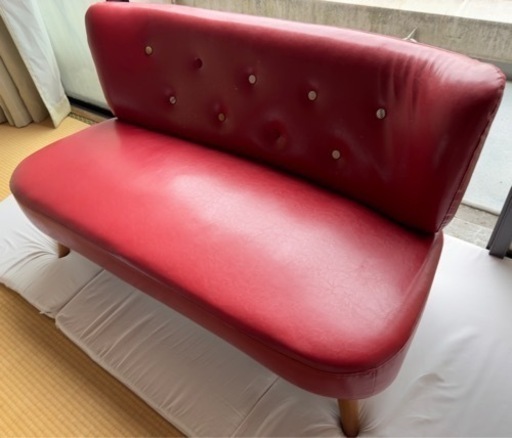 【たまごぎゃんぐ】 2人掛けソファ(革張り赤) たまごぎゃんぐ様専用】 2人掛けソファ(革張り赤) - メルカリ