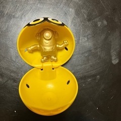 ミニオン金のフィギュア