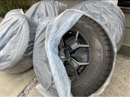 ランクル200系　ヨコハマタイヤ　アイスガード　G075 スタッドレスタイヤ　285/60R18 アルミホイール付き