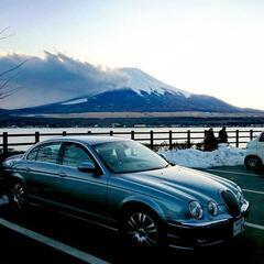 ジャガーSタイプV６ ４.２L　３８０馬力