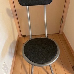 折りたたみイスの画像